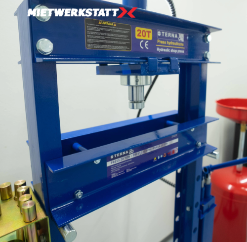 Mieten Sie unsere 20-Tonnen Hydraulikpresse bei Mietwerkstatt!