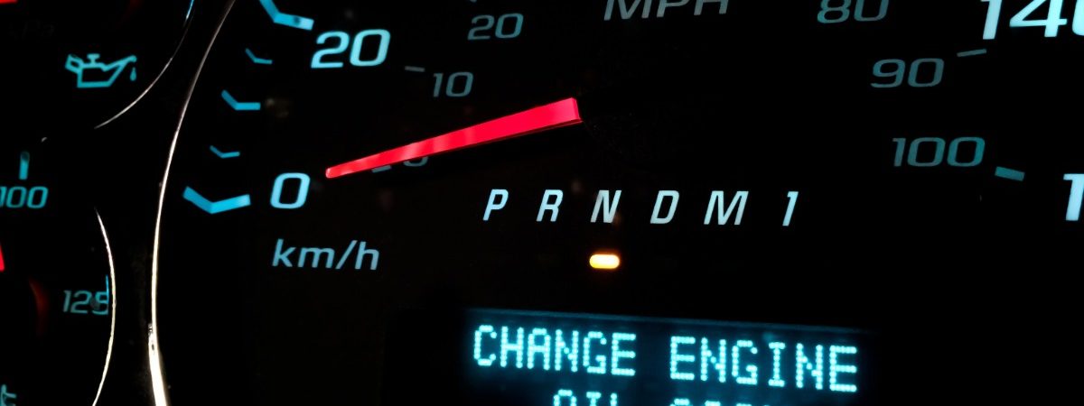 Service-Anzeige im Auto — Ölwechsel Intervall abgelaufen